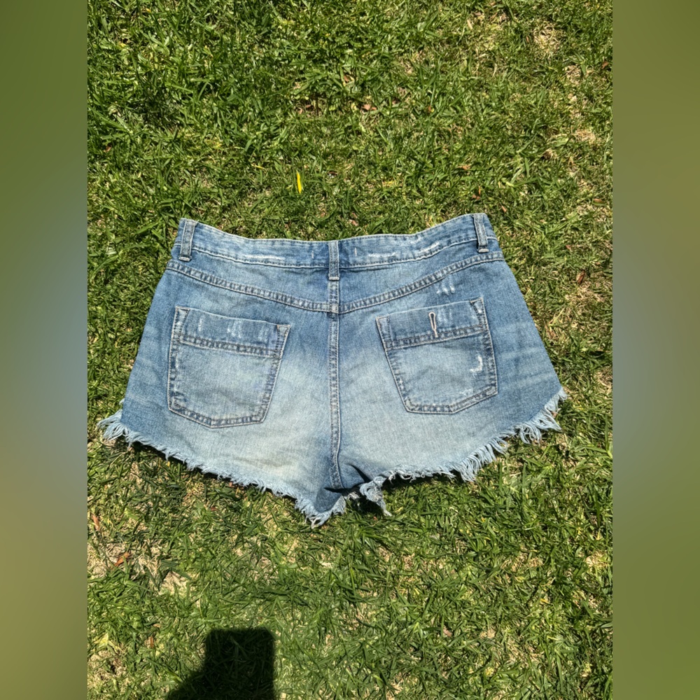 Free People Distressed Denim Cut Off Shorts - Sz 29 - Picture 2 of 7